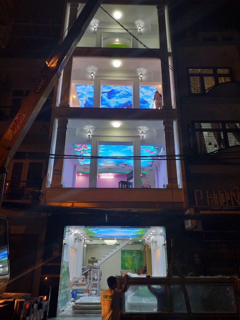 tranh dán trần xuyên sáng thế hệ mới